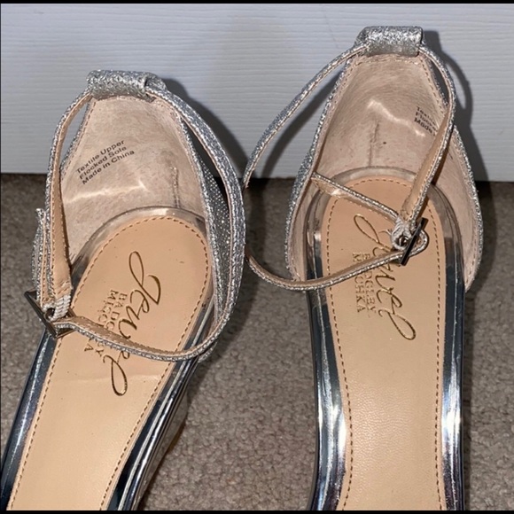 Badgley Mischka Silver wedge EUC size 9 - No box! - Picture 2 of 7